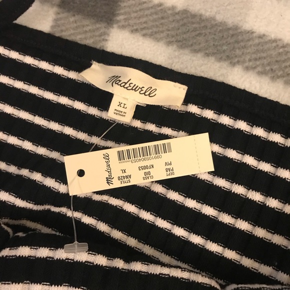 High Neck Tank - Picture 4 of 5